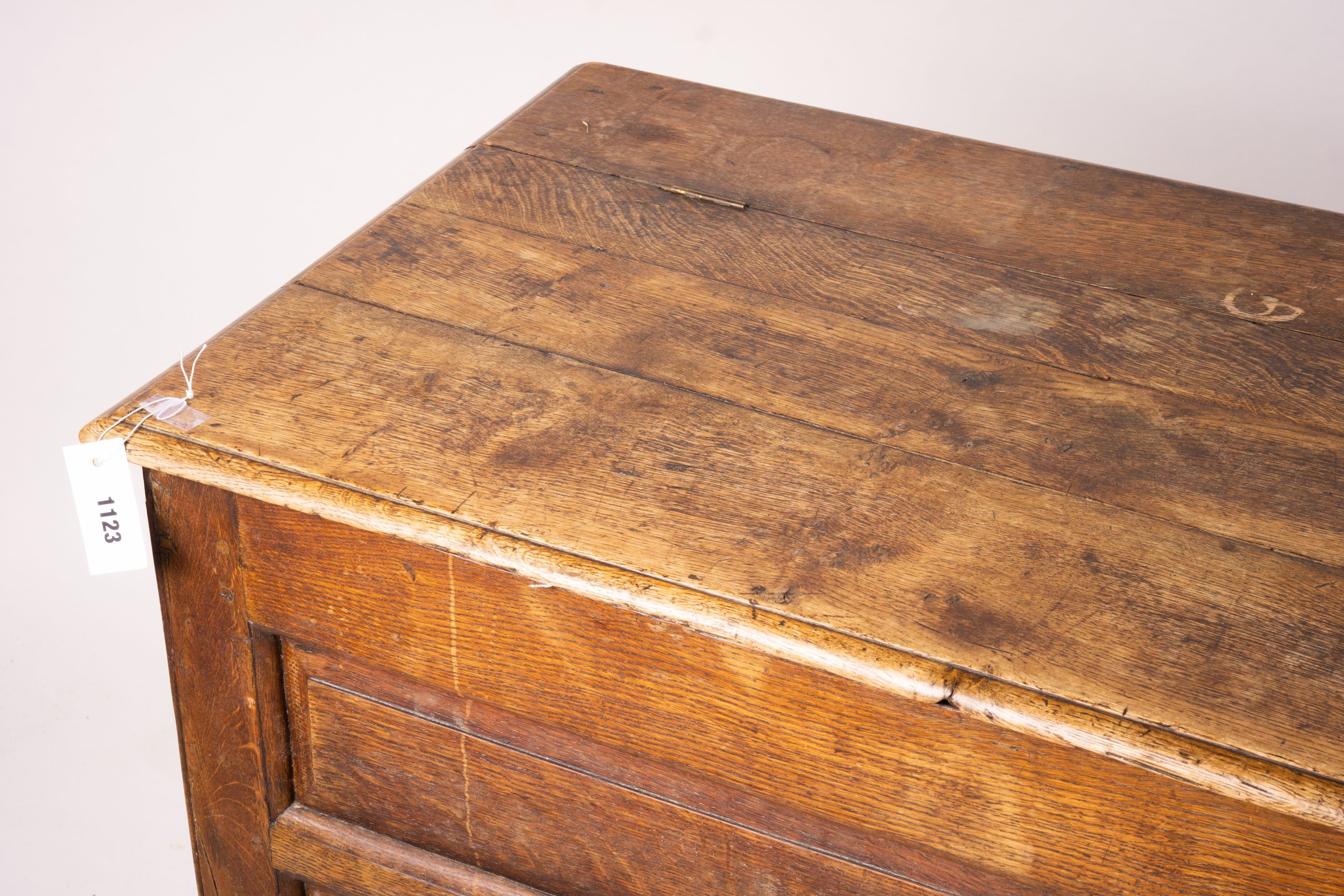 An 18th century oak mule chest, length 150cm, depth 56cm, height 80cm